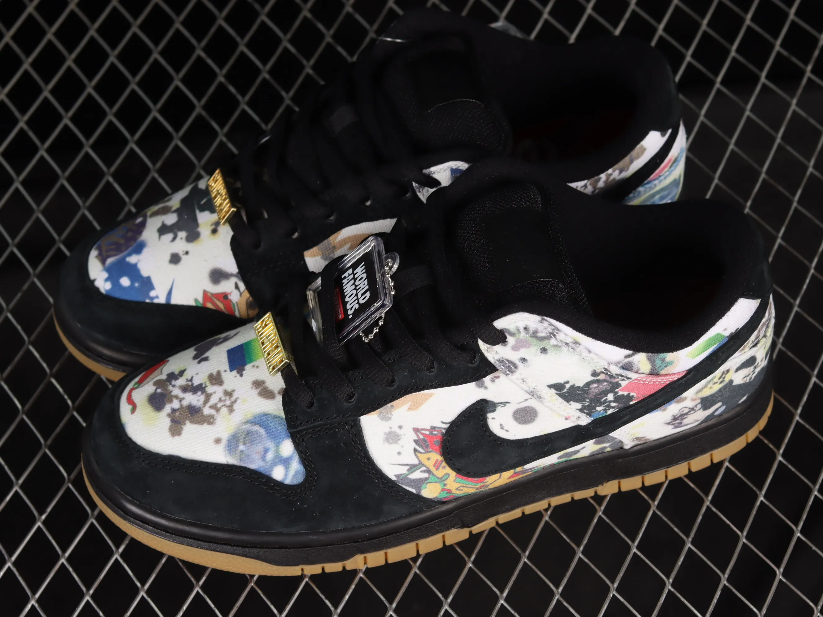 All Categories Nk SB Dunk Series Nk SB Dunk Low Low-top sneakers Pure original version Supreme x Nk SB Dunk Low "Rammellzee" joint model SB low-top sports and leisure sneakers FD8778-001